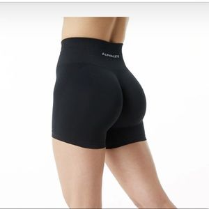 ALPHALETE AMPLIFY SHORT SOLD OUT  Seamless Scrunch 4.5" Short